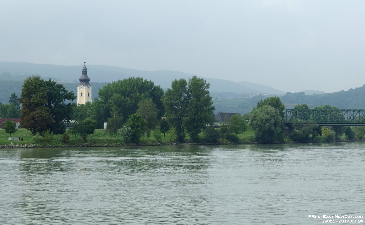39825CrLe - Boat cruise on the Danube from Krems to WeiBenkirchen